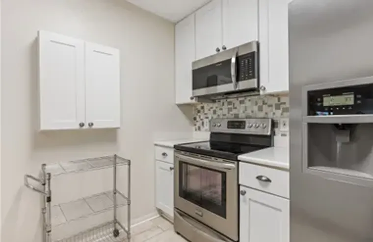 21 PLANTATION DR APT 205, VERO BEACH, FL..., Vero Beach, FL 32966