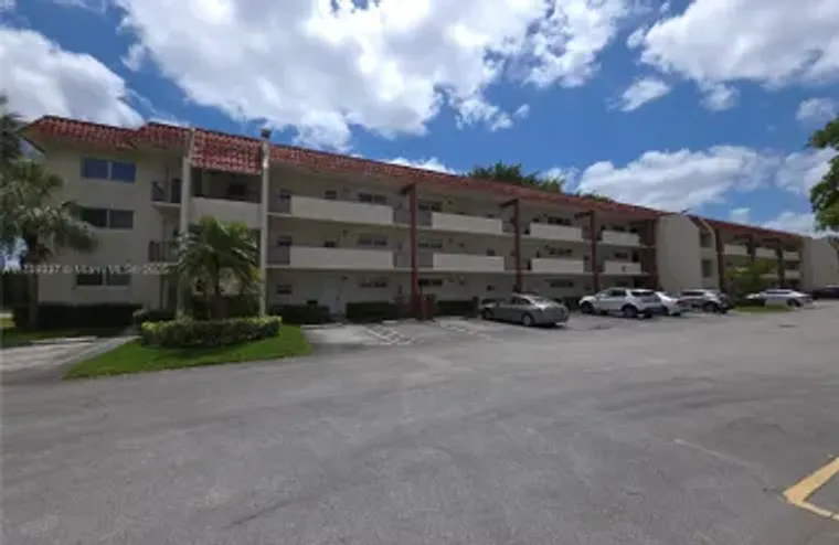 8940 S HOLLYBROOK BLVD 109, PEMBROKE PIN..., Pembroke Pines, FL 33025