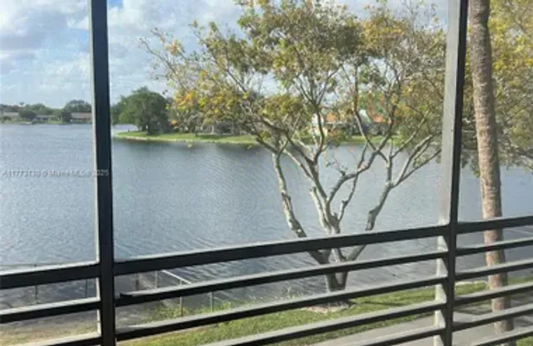 1100 COLONY POINT CIR 201, PEMBROKE PINE..., Pembroke Pines, FL 33026