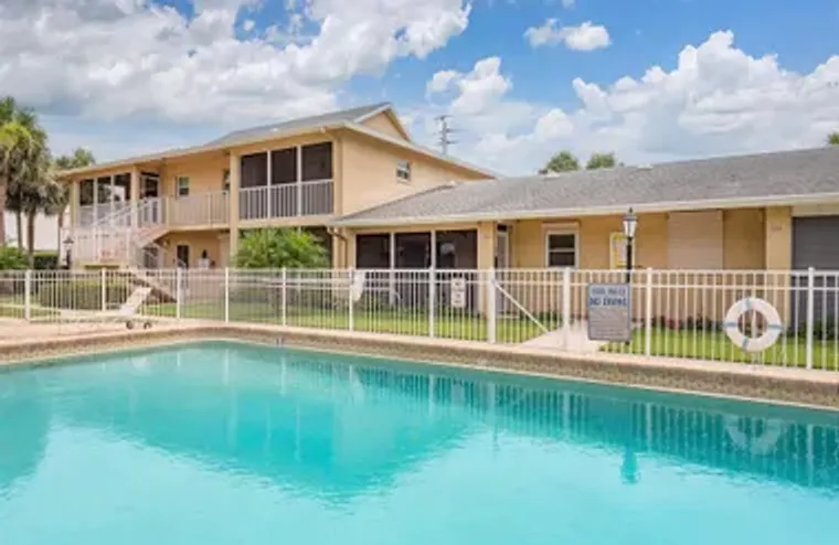 2010 ALAMANDA DR 201, NAPLES, FL, 34102, Naples, FL 34102