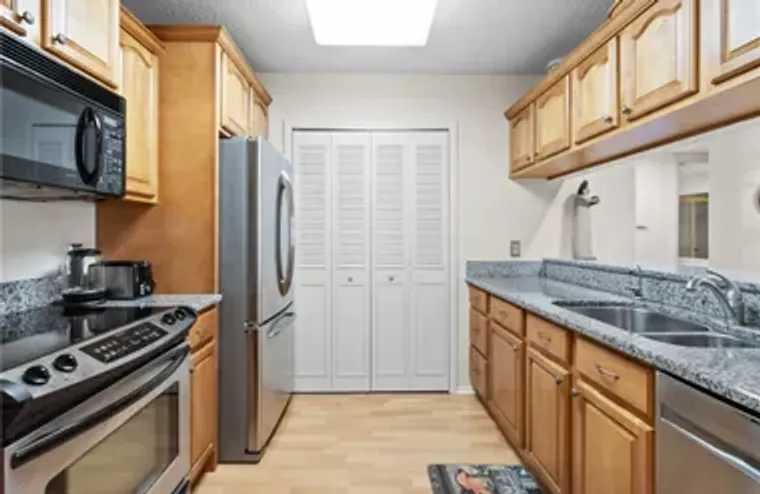 25 PLANTATION DR APT 201, VERO BEACH, FL..., Vero Beach, FL 32966