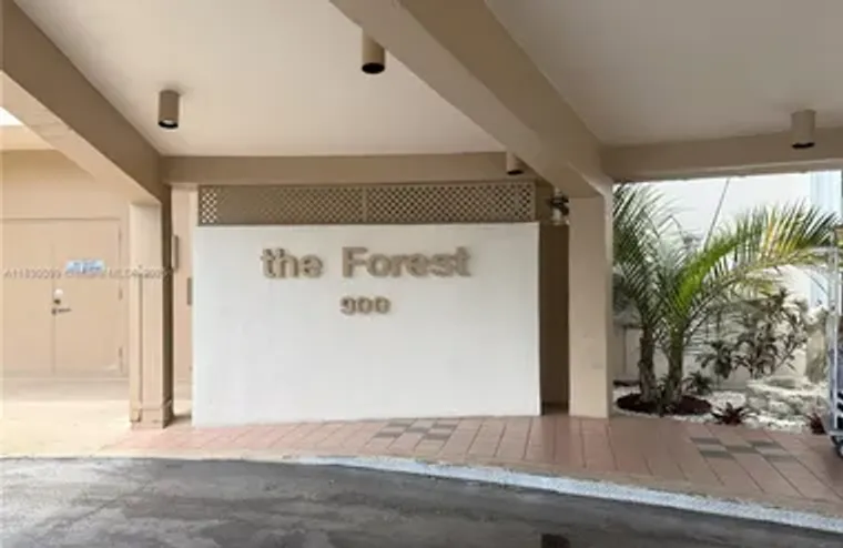 900 SAINT CHARLES PL L6, PEMBROKE PINES,..., Pembroke Pines, FL 33026