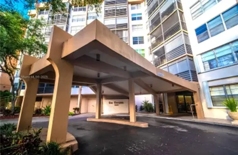 1300 SAINT CHARLES PL 613, PEMBROKE PINE..., Pembroke Pines, FL 33026