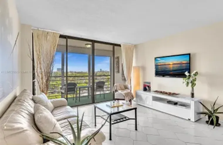 20400 W COUNTRY CLUB DR APT 817, AVENTUR..., Aventura, FL 33180