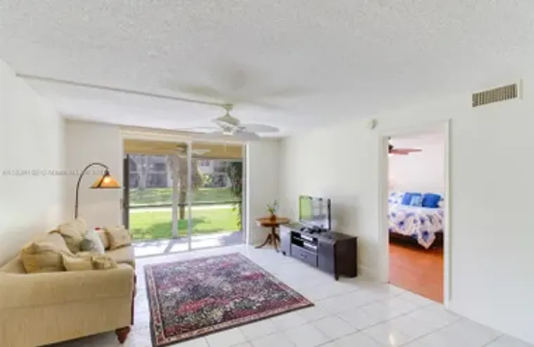 400 S HOLLYBROOK DR APT 109, PEMBROKE PI..., Pembroke Pines, FL 33025