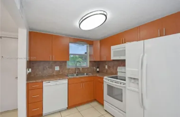 6650 ROYAL PALM BLVD 206C, MARGATE, FL, ..., Margate, FL 33063