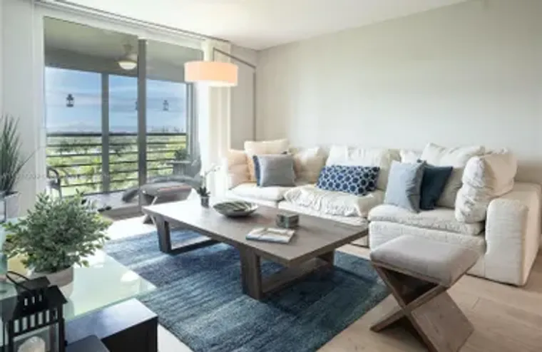 900 SAINT CHARLES PL APT 621, PEMBROKE P..., Pembroke Pines, FL 33026