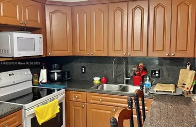 13355 SW 9TH CT 313H, PEMBROKE PINES, FL..., Pembroke Pines, FL 33027