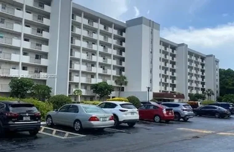 5860 NW 44TH ST APT 102, LAUDERHILL, FL,..., Lauderhill, FL 33319