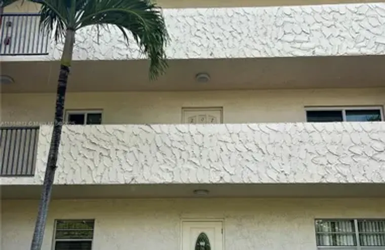 111 S HOLLYBROOK DR APT 107, PEMBROKE PI..., Pembroke Pines, FL 33025