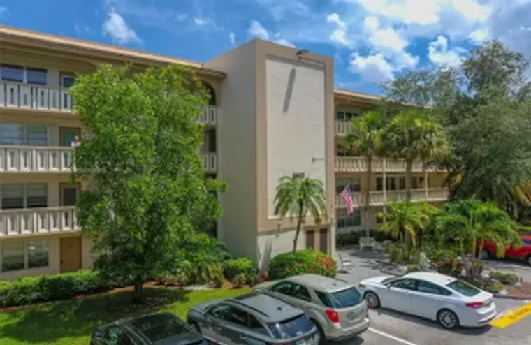 2405 ANTIGUA CIR M4, COCONUT CREEK, FL, ..., Coconut Creek, FL 33066