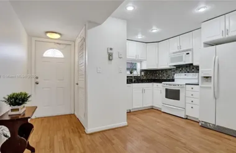 681 S HOLLYBROOK DR 203, PEMBROKE PINES,..., Pembroke Pines, FL 33025