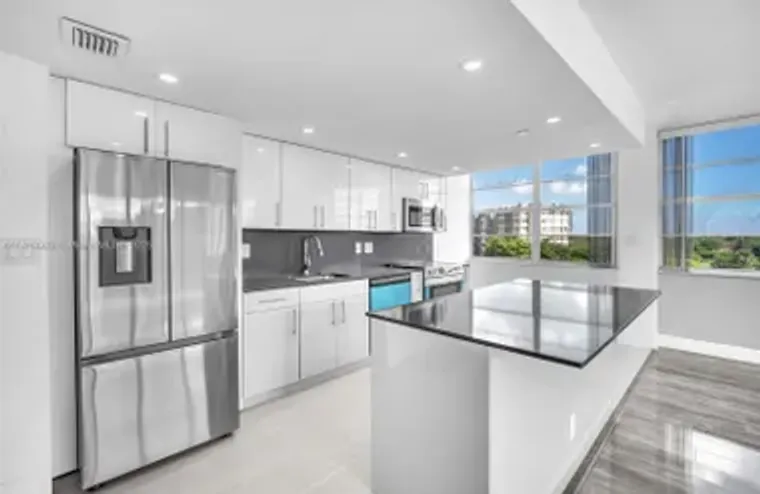 1000 SAINT CHARLES PL APT 512, PEMBROKE ..., Pembroke Pines, FL 33026