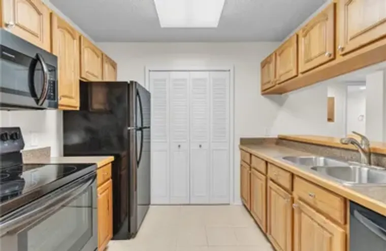 33 PLANTATION DR APT 201, VERO BEACH, FL..., Vero Beach, FL 32966