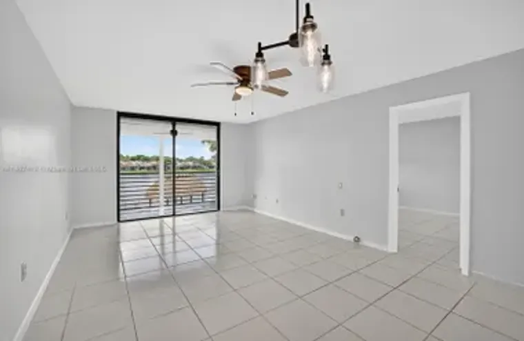 1100 COLONY POINT CIR APT 205, PEMBROKE ..., Pembroke Pines, FL 33026