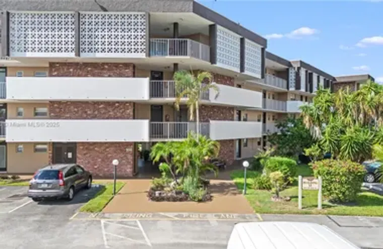 2901 NW 46TH AVE APT 408, LAUDERDALE LAK..., Lauderdale Lakes, FL 33313