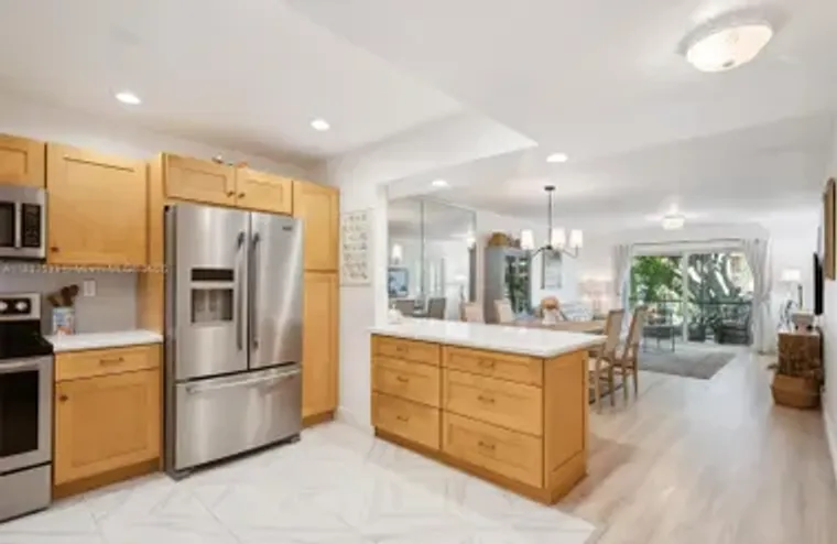 611 S HOLLYBROOK DR APT 205, PEMBROKE PI..., Pembroke Pines, FL 33025