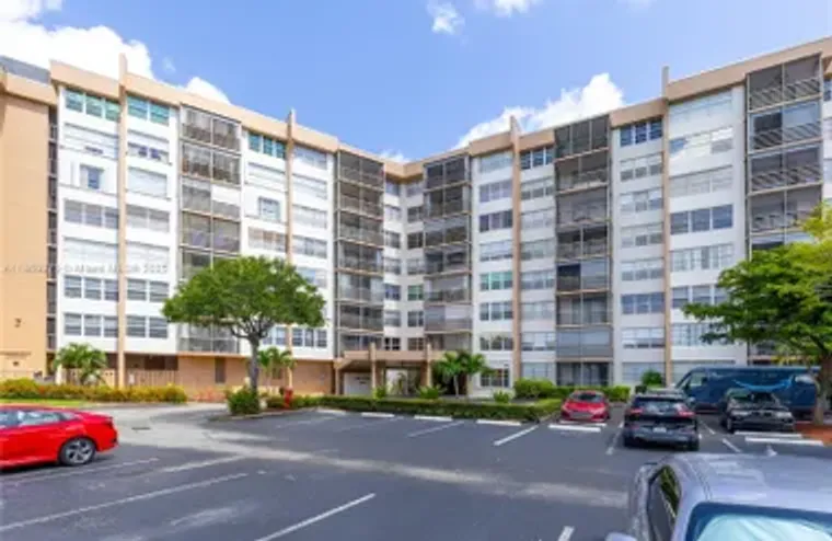 1000 SAINT CHARLES PL 319, PEMBROKE PINE..., Pembroke Pines, FL 33026