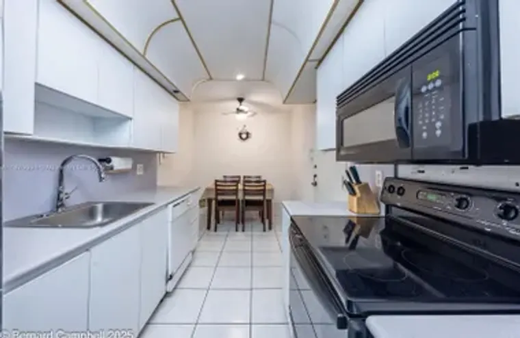 1100 SAINT CHARLES PL APT 717, PEMBROKE ..., Pembroke Pines, FL 33026