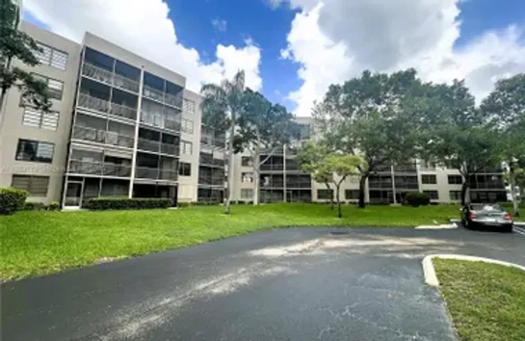 1100 COLONY POINT CIR 215, PEMBROKE PINE..., Pembroke Pines, FL 33026