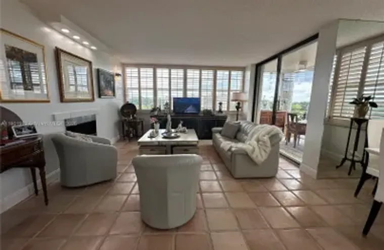 1200 SAINT CHARLES PL 618, PEMBROKE PINE..., Pembroke Pines, FL 33026