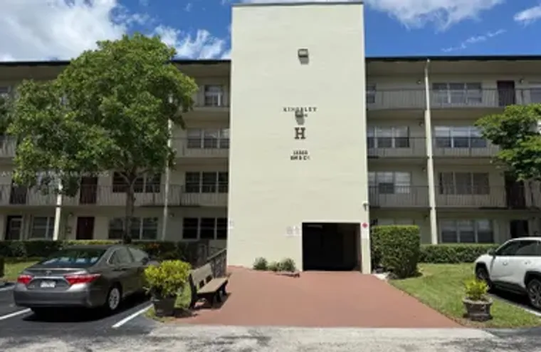 13355 SW 9TH CT 415H, PEMBROKE PINES, FL..., Pembroke Pines, FL 33027