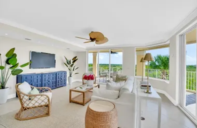 5055 N HARBOR DR APT 302, VERO BEACH, FL..., Vero Beach, FL 32967