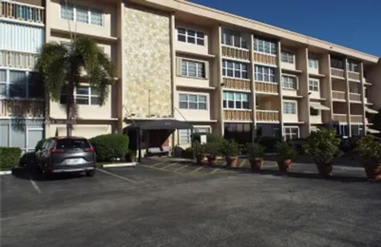 410 SE 2ND ST 102, HALLANDALE BEACH, FL,..., Hallandale Beach, FL 33009