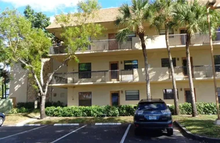 6085 N SABAL PALM BLVD APT 204, TAMARAC,..., Tamarac, FL 33319