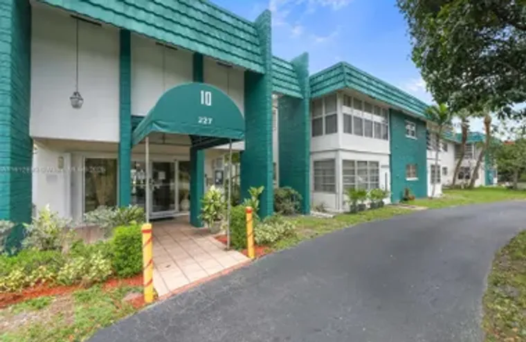 2271 NW 47TH TER 202, LAUDERHILL, FL, 33..., Lauderhill, FL 33313