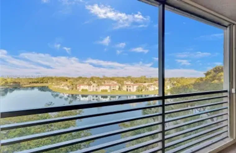 901 COLONY POINT CIR 511, PEMBROKE PINES..., Pembroke Pines, FL 33026