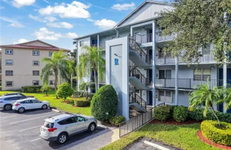 900 SW 125TH WAY APT 304R, PEMBROKE PINE..., Pembroke Pines, FL 33027