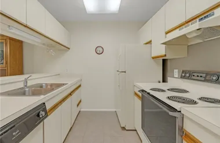 12 PLANTATION DR APT 205, VERO BEACH, FL..., Vero Beach, FL 32966