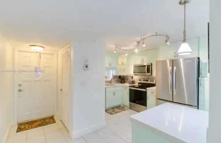 400 S HOLLYBROOK DR APT 109, PEMBROKE PI..., Pembroke Pines, FL 33025