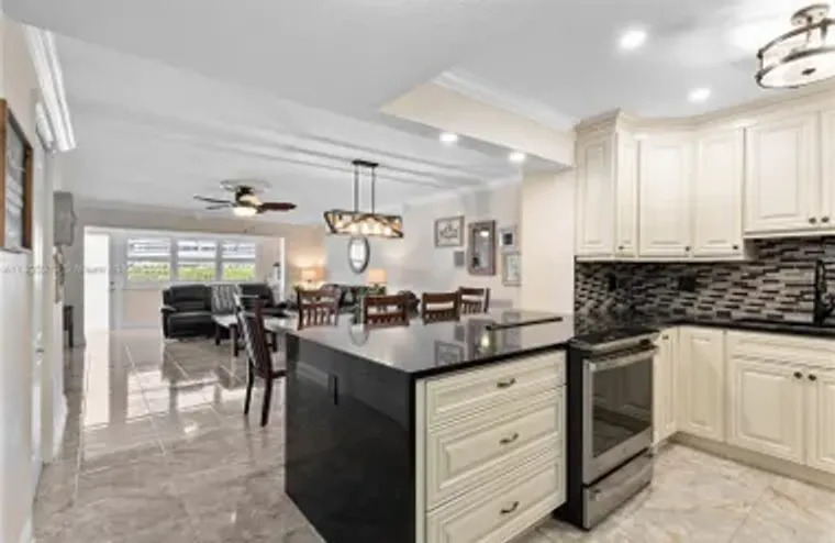 329 SE 3RD ST 105T, HALLANDALE BEACH, FL..., Hallandale Beach, FL 33009