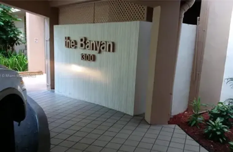 1300 SAINT CHARLES PL APT 311, PEMBROKE ..., Pembroke Pines, FL 33026