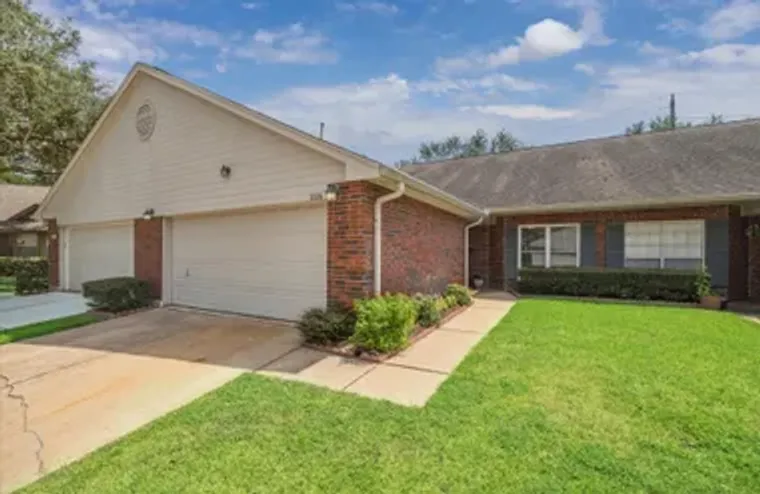 3326 S COUNTRY MEADOWS LN, PEARLAND, TX,..., Pearland, TX 77584