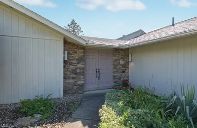 22300 ROCK CREEK CIR, STRONGSVILLE, OH, ..., Strongsville, OH 44149