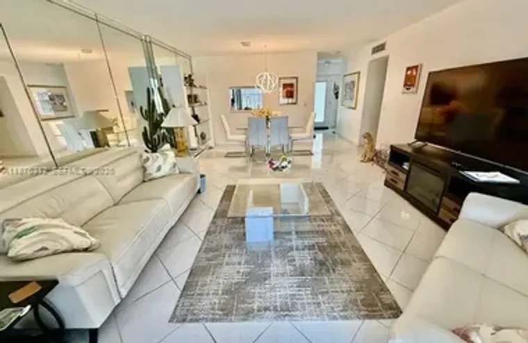 1025 SE 4TH AVE 101, DANIA BEACH, FL, 33..., Dania Beach, FL 33004