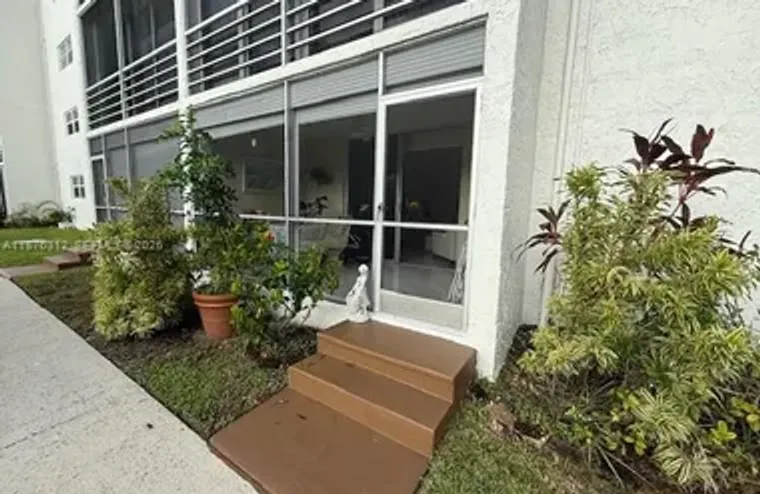 1025 SE 4TH AVE 101, DANIA BEACH, FL, 33..., Dania Beach, FL 33004