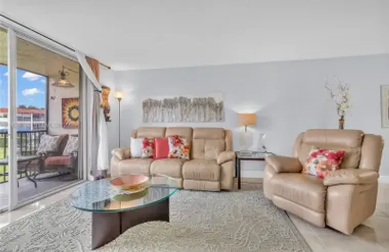 9800 N HOLLYBROOK LAKE DR 210, PEMBROKE ..., Pembroke Pines, FL 33025