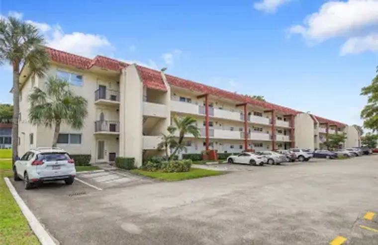 8940 S HOLLYBROOK BLVD 109, PEMBROKE PIN..., Pembroke Pines, FL 33025