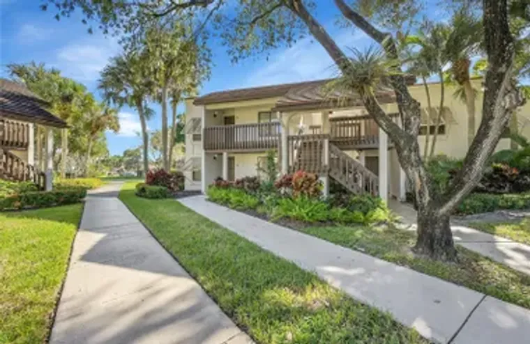 10187 MANGROVE DR 201, BOYNTON BEACH, FL..., Boynton Beach, FL 33437