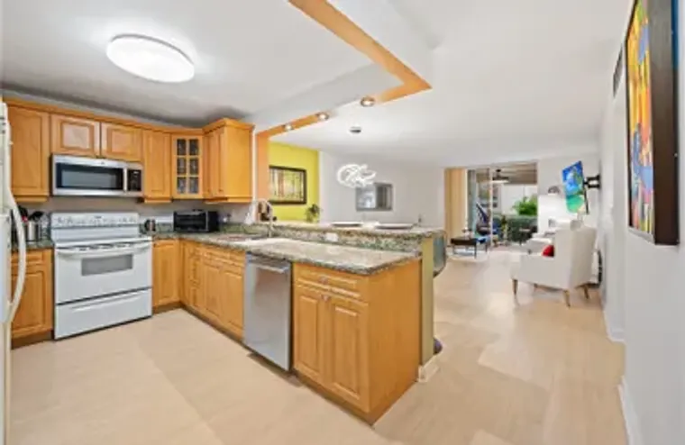 424 SE 10TH ST 104, DANIA BEACH, FL, 330..., Dania Beach, FL 33004