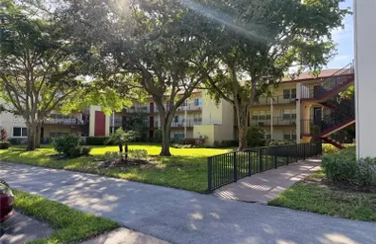 13300 SW 1ST ST APT 109O, PEMBROKE PINES..., Pembroke Pines, FL 33027