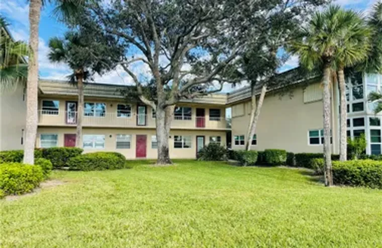 29 VISTA GARDENS TRL APT 105, VERO BEACH..., Vero Beach, FL 32962