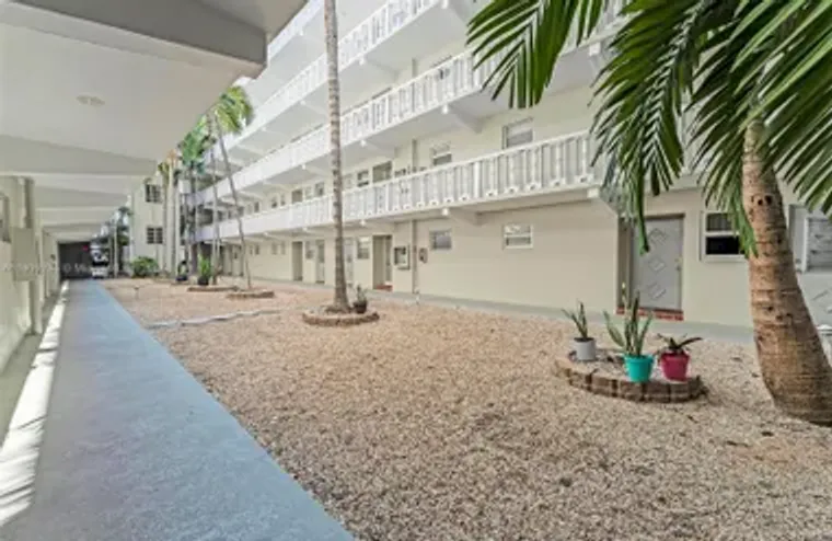 330 SE 2ND ST 103G, HALLANDALE BEACH, FL..., Hallandale Beach, FL 33009