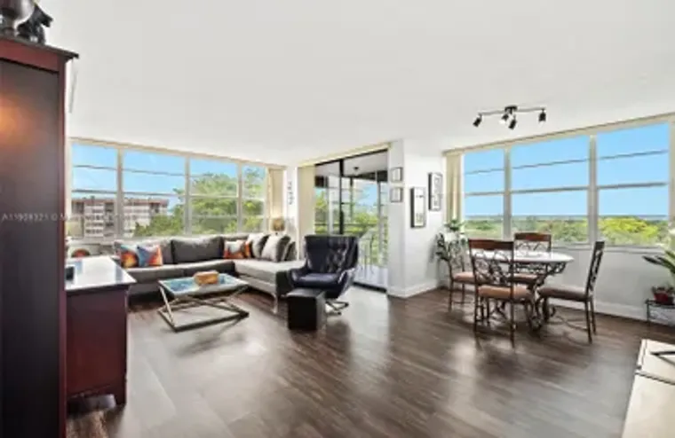 1000 SAINT CHARLES PL APT 604, PEMBROKE ..., Pembroke Pines, FL 33026