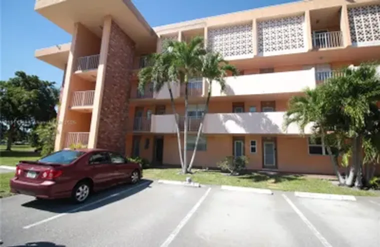 3001 NW 46TH AVE APT 102, LAUDERDALE LAK..., Lauderdale Lakes, FL 33313