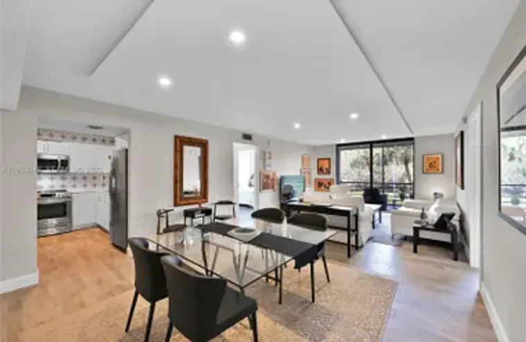 1400 SAINT CHARLES PL APT 323, PEMBROKE ..., Pembroke Pines, FL 33026